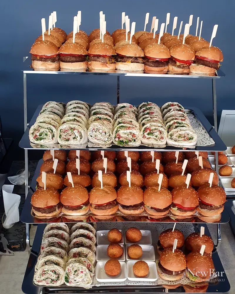 Mini-burgerlər və rulletlər