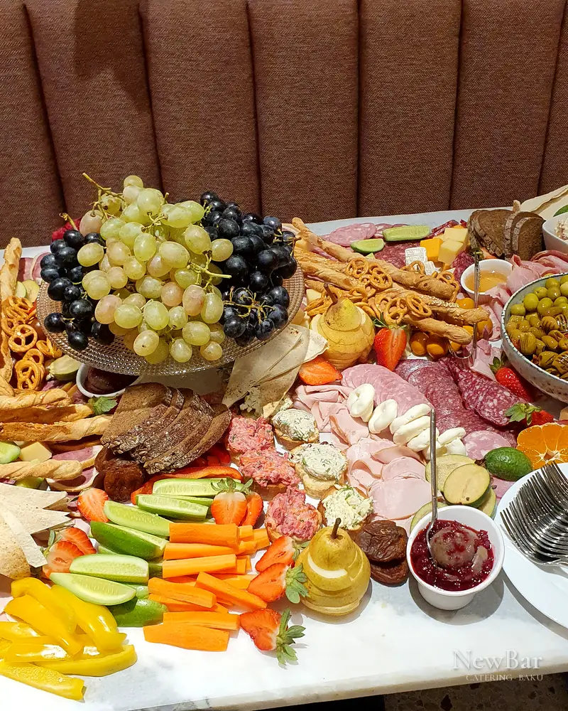 NewBar: pendir, ət, meyvə və tərəvəzlə grazing masası
